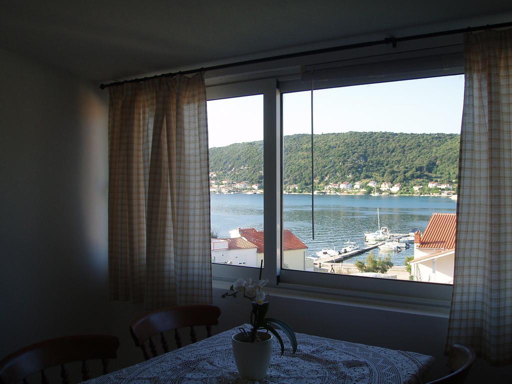Guesthouse Tariba Supetarska Draga Ruang foto